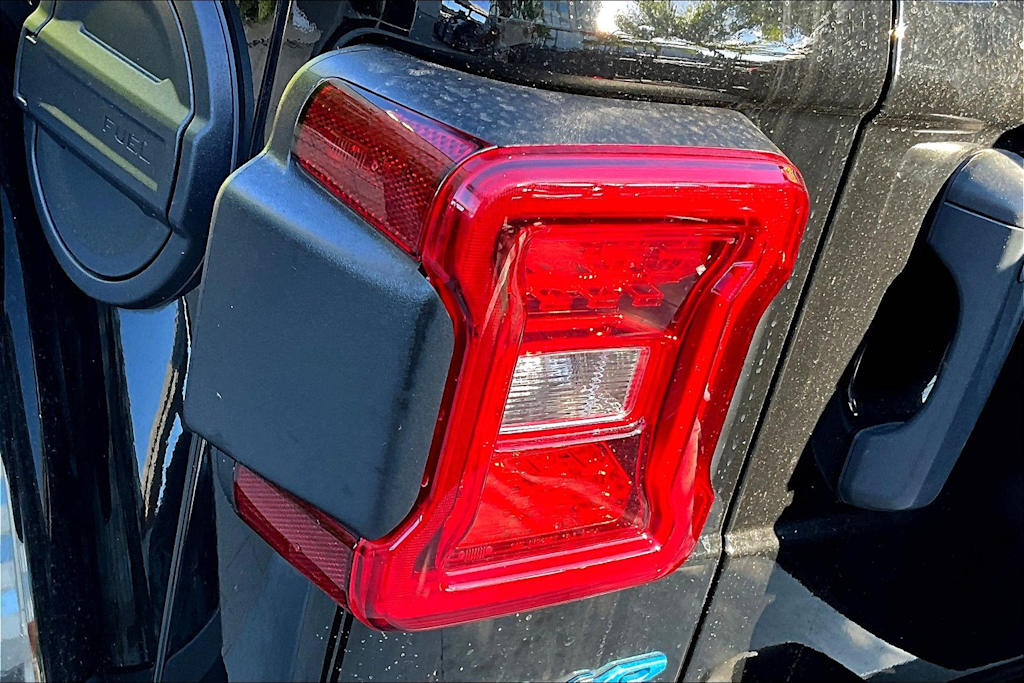 Thumbnail: 2021 Jeep Wrangler - 32