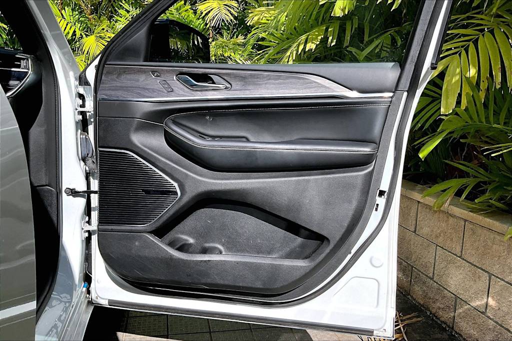 Thumbnail: 2023 Jeep Grand Cherokee - 28