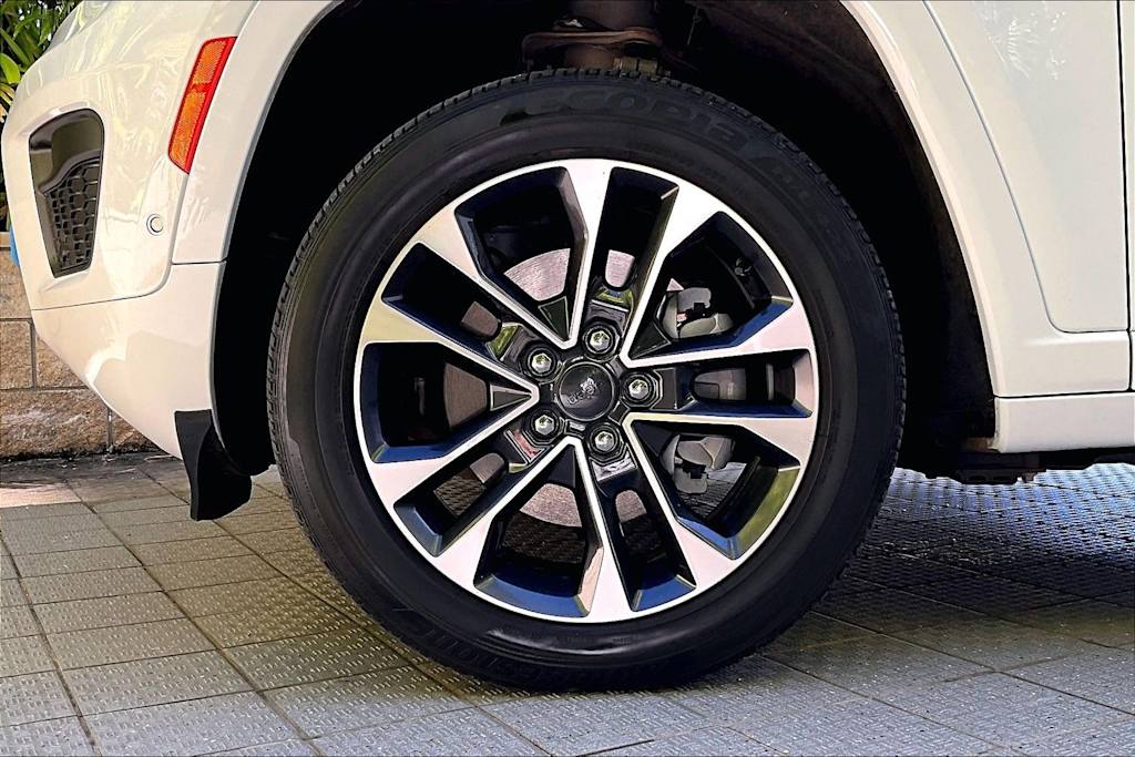 Thumbnail: 2023 Jeep Grand Cherokee - 8