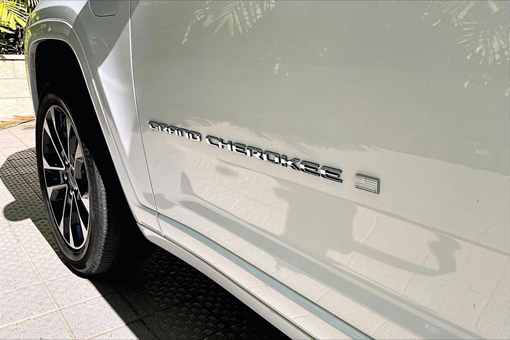Thumbnail: 2023 Jeep Grand Cherokee - 7