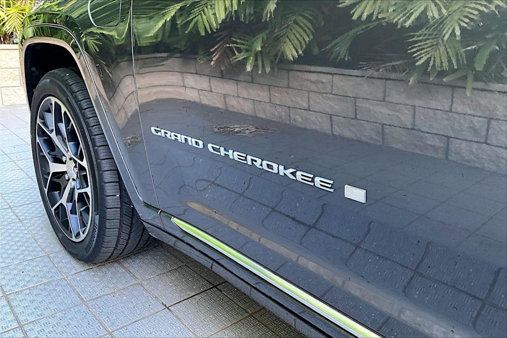 Thumbnail: 2022 Jeep Grand Cherokee - 7