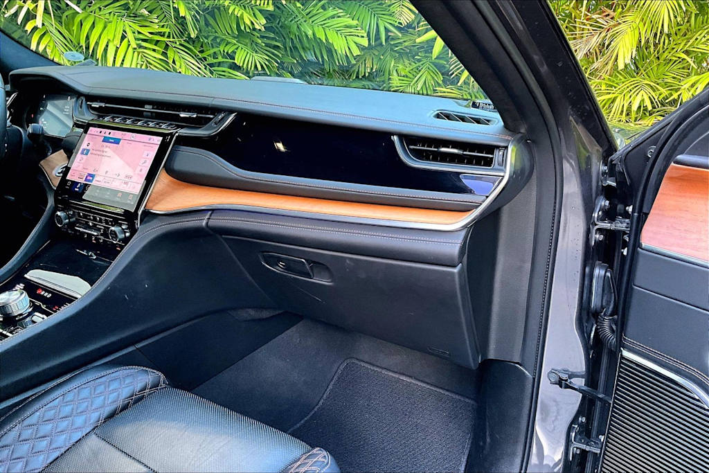 Thumbnail: 2022 Jeep Grand Cherokee - 23