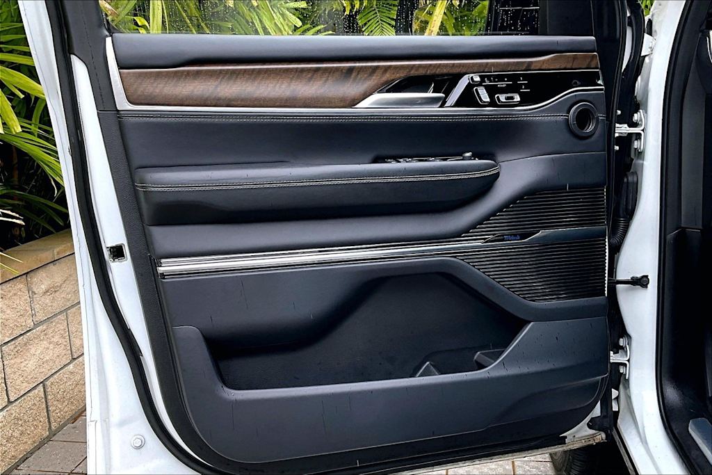 Thumbnail: 2023 Jeep Grand Wagoneer - 27