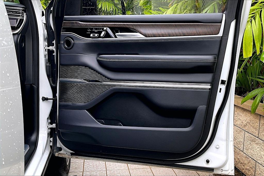 Thumbnail: 2023 Jeep Grand Wagoneer - 28