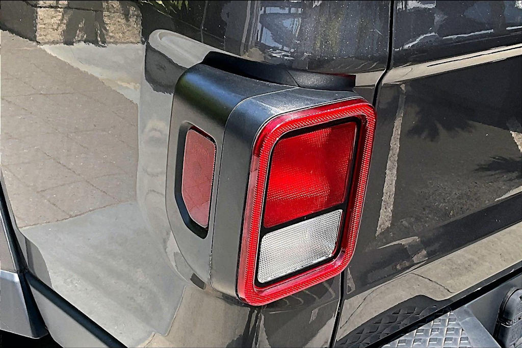 Thumbnail: 2021 Jeep Gladiator - 32
