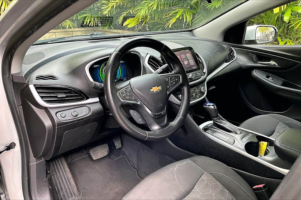 Thumbnail: 2017 Chevrolet Volt - 2
