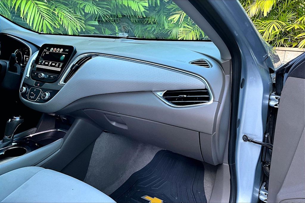 Thumbnail: 2018 Chevrolet Malibu - 23