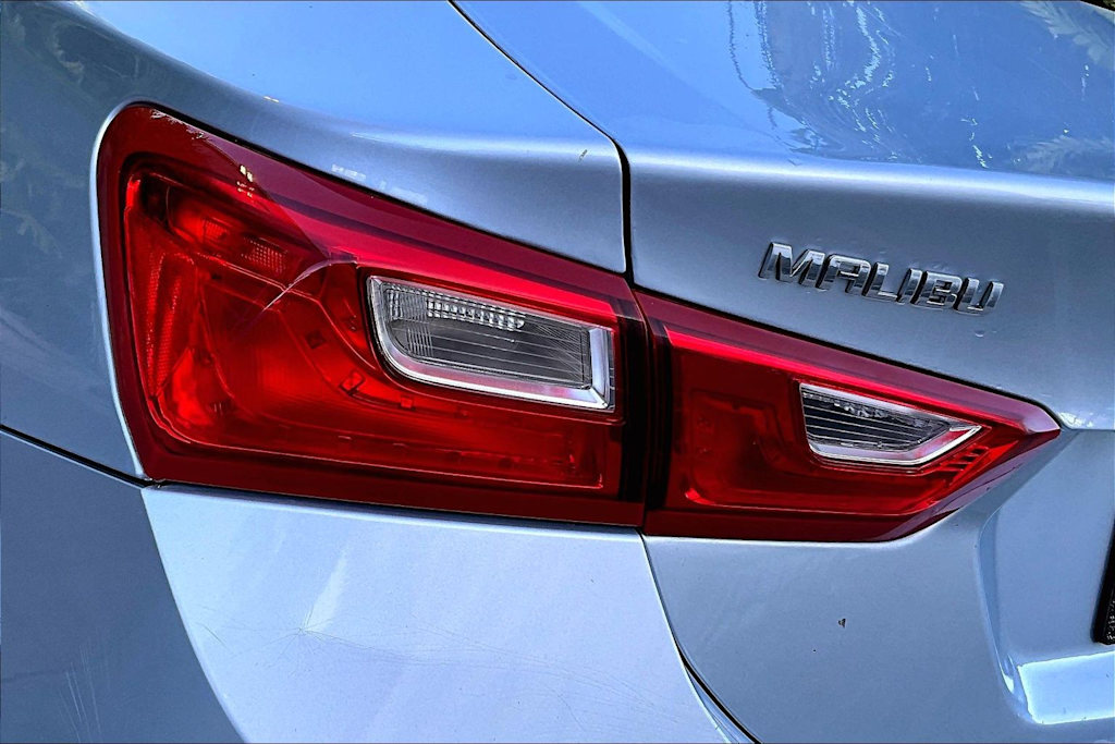 Thumbnail: 2018 Chevrolet Malibu - 32