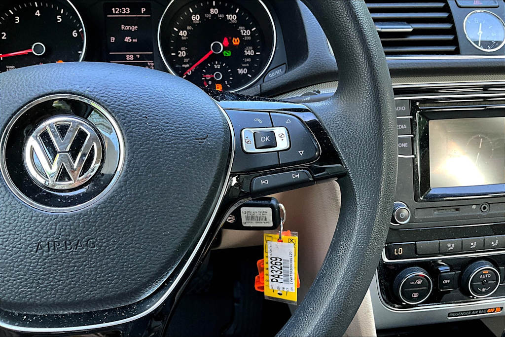 Thumbnail: 2017 Volkswagen Passat - 23