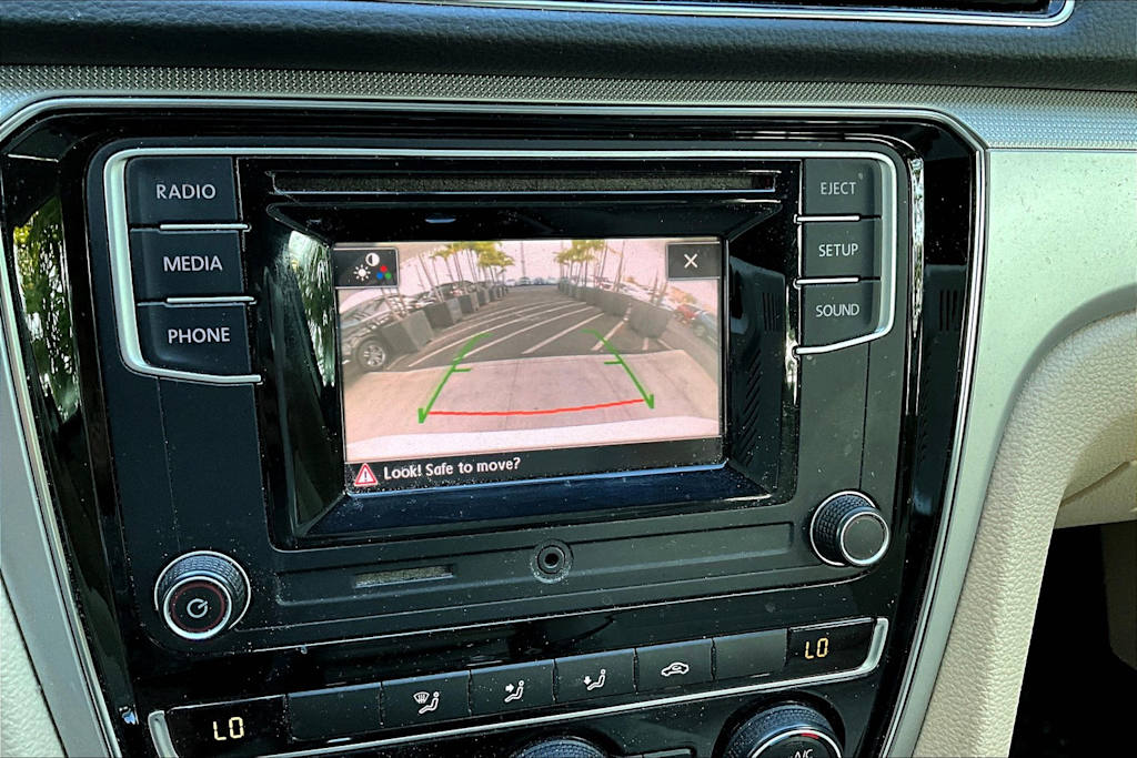 Thumbnail: 2017 Volkswagen Passat - 14