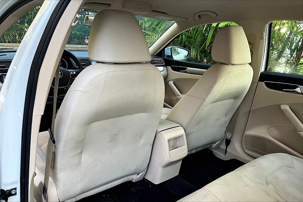 Thumbnail: 2017 Volkswagen Passat - 12