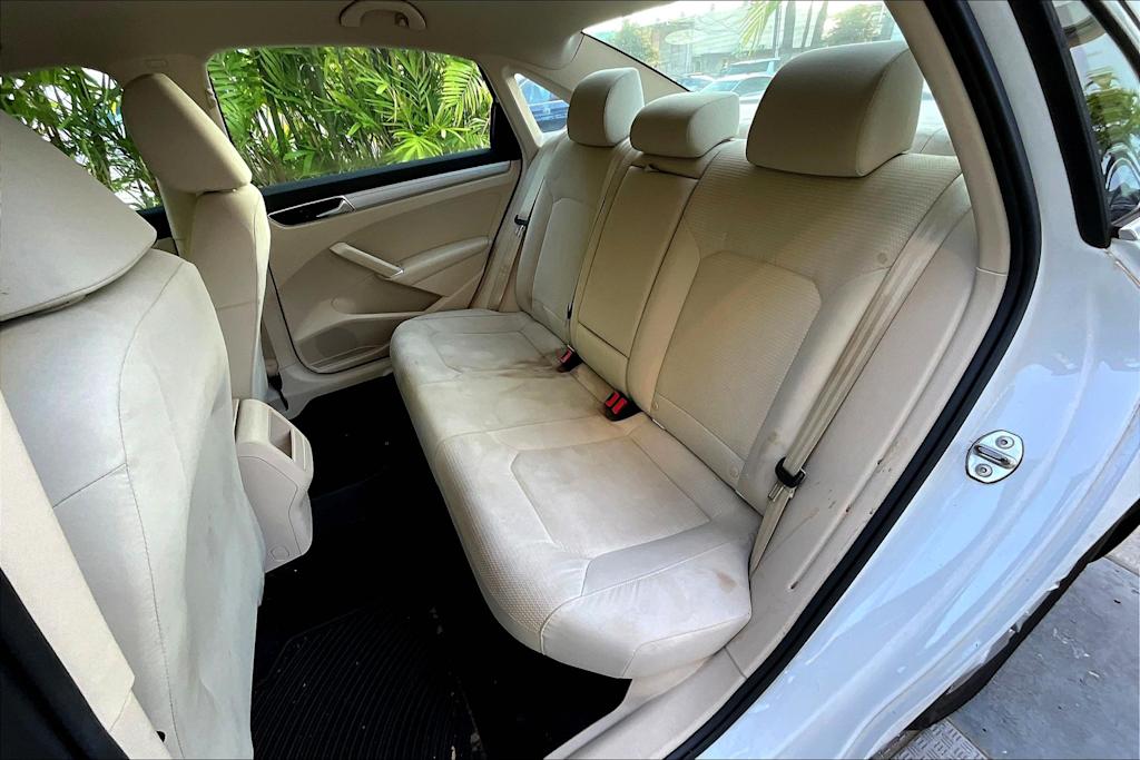 Thumbnail: 2017 Volkswagen Passat - 26