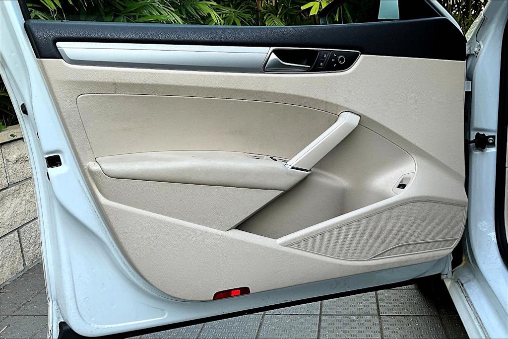 Thumbnail: 2017 Volkswagen Passat - 24