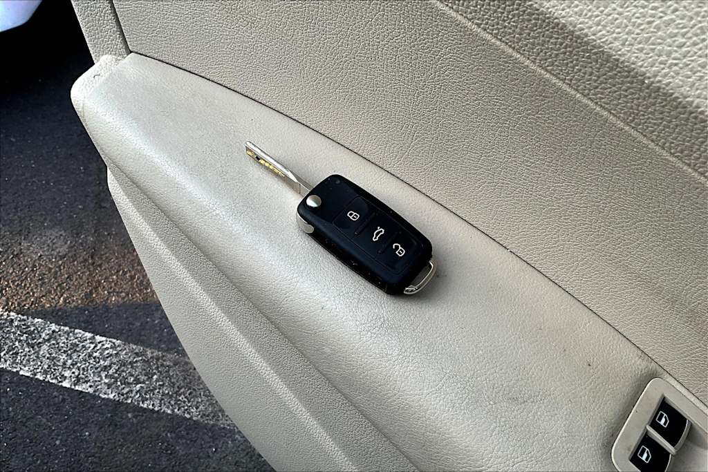 Thumbnail: 2017 Volkswagen Passat - 17