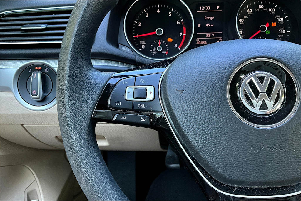 Thumbnail: 2017 Volkswagen Passat - 22