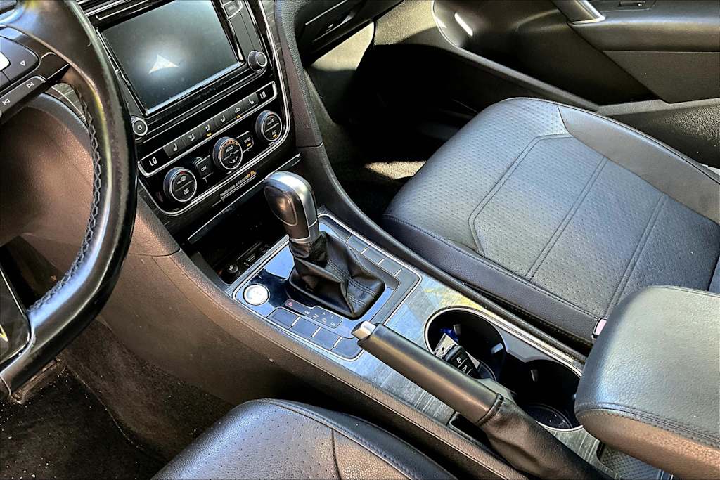 Thumbnail: 2018 Volkswagen Passat - 16