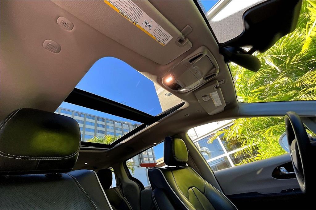 Thumbnail: 2022 Chrysler Pacifica - 30