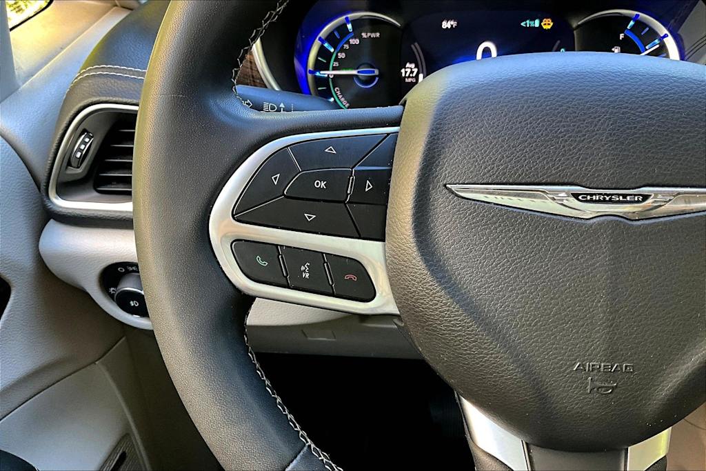 Thumbnail: 2022 Chrysler Pacifica - 25