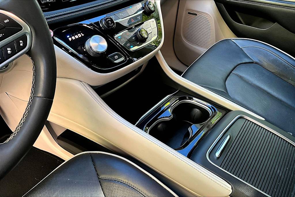 Thumbnail: 2022 Chrysler Pacifica - 17