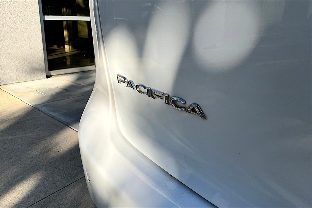 Thumbnail: 2022 Chrysler Pacifica - 7