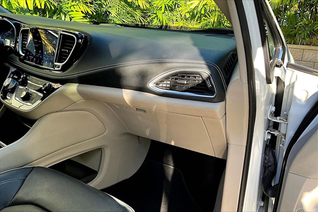 Thumbnail: 2022 Chrysler Pacifica - 24