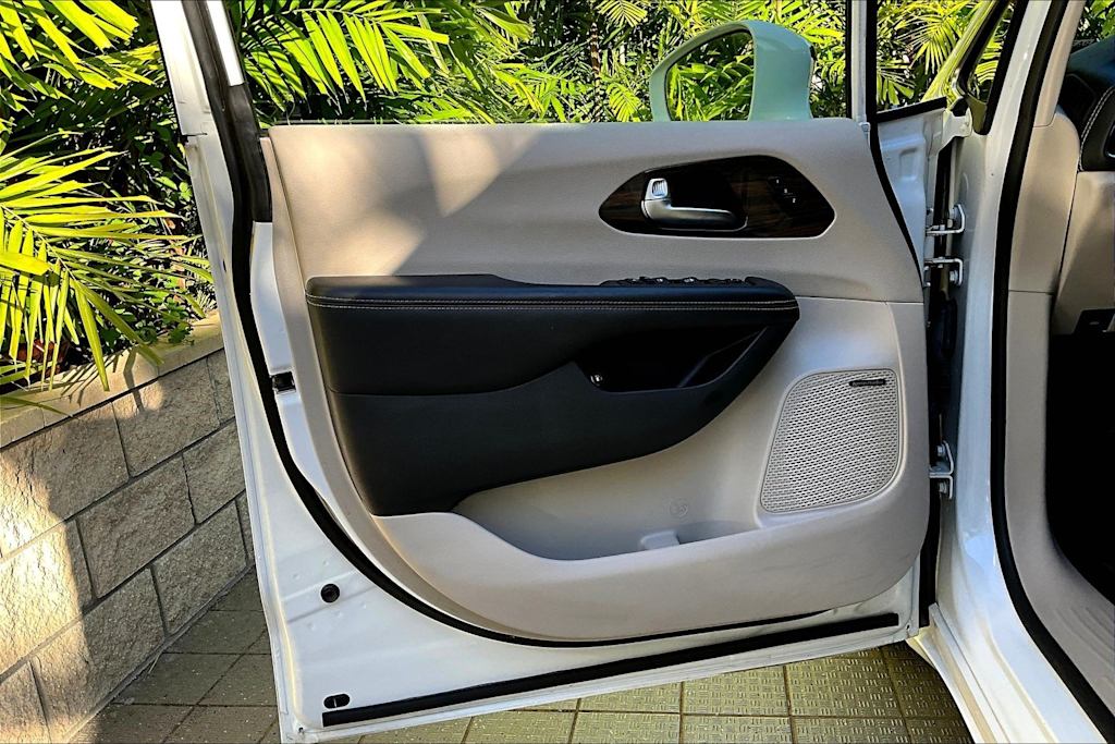 Thumbnail: 2022 Chrysler Pacifica - 28