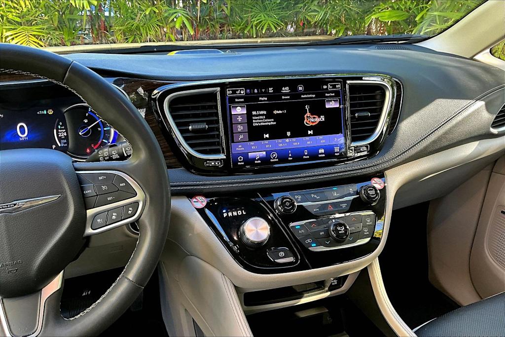 Thumbnail: 2022 Chrysler Pacifica - 16