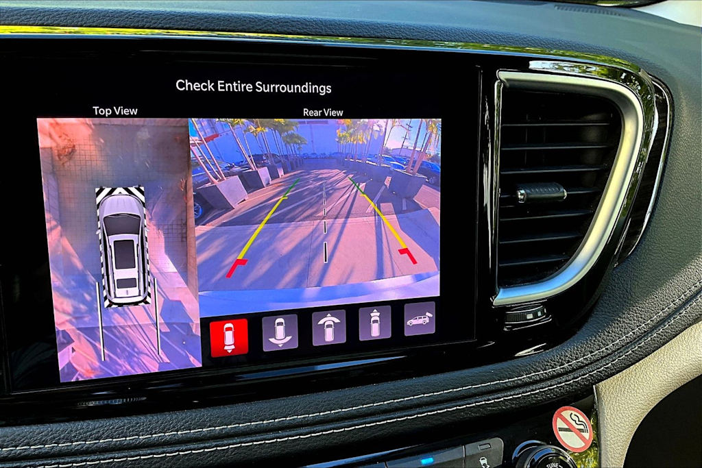 Thumbnail: 2022 Chrysler Pacifica - 27