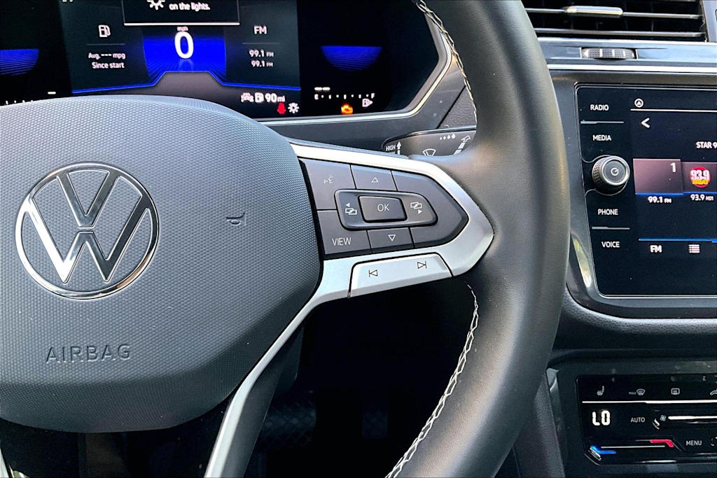 Thumbnail: 2022 Volkswagen Tiguan - 25