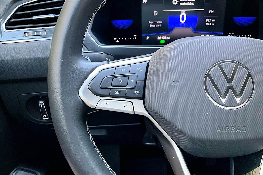 Thumbnail: 2022 Volkswagen Tiguan - 24