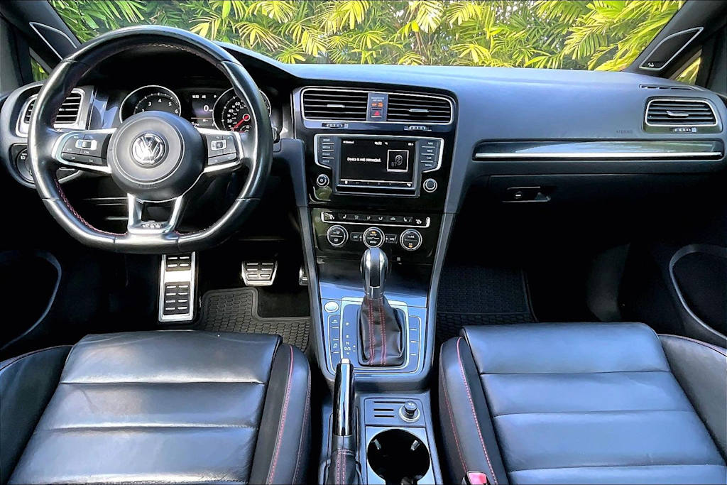 Thumbnail: 2016 Volkswagen Golf - 10
