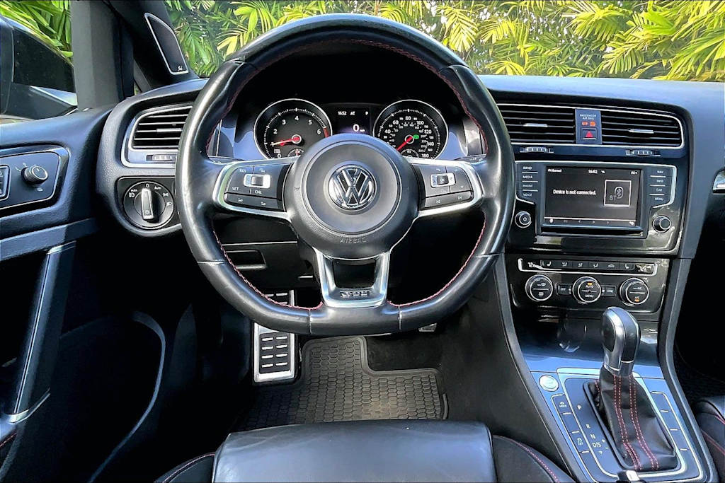 Thumbnail: 2016 Volkswagen Golf - 14