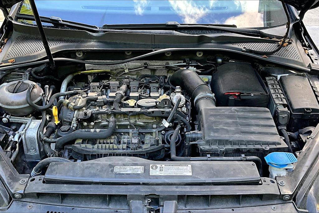 Thumbnail: 2016 Volkswagen Golf - 9