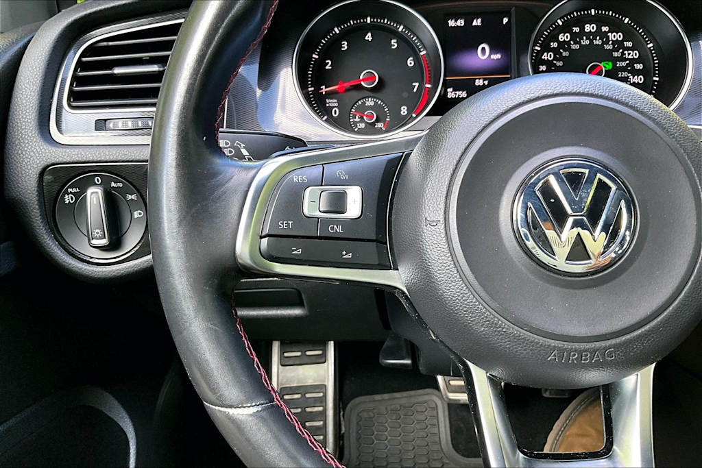 Thumbnail: 2016 Volkswagen Golf - 25