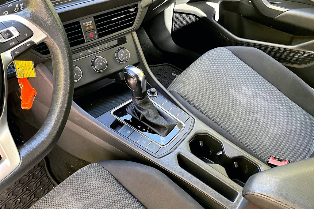 Thumbnail: 2019 Volkswagen Jetta - 17
