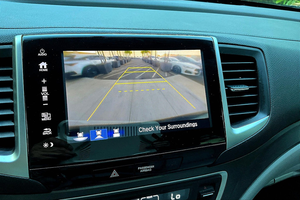 Thumbnail: 2017 Honda Pilot - 16