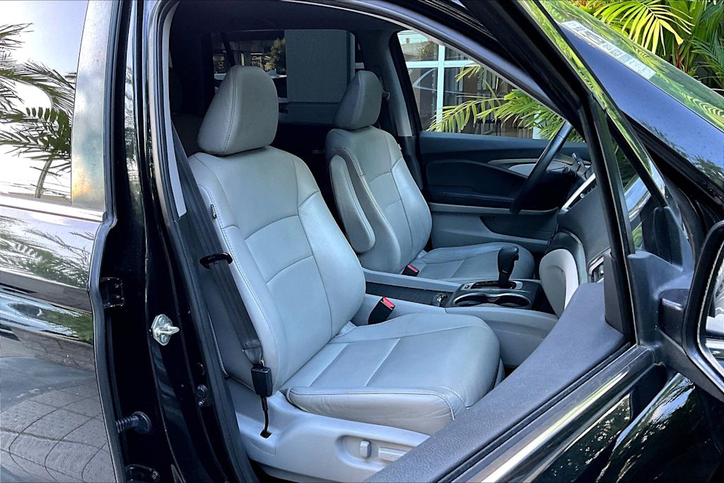 Thumbnail: 2017 Honda Pilot - 12