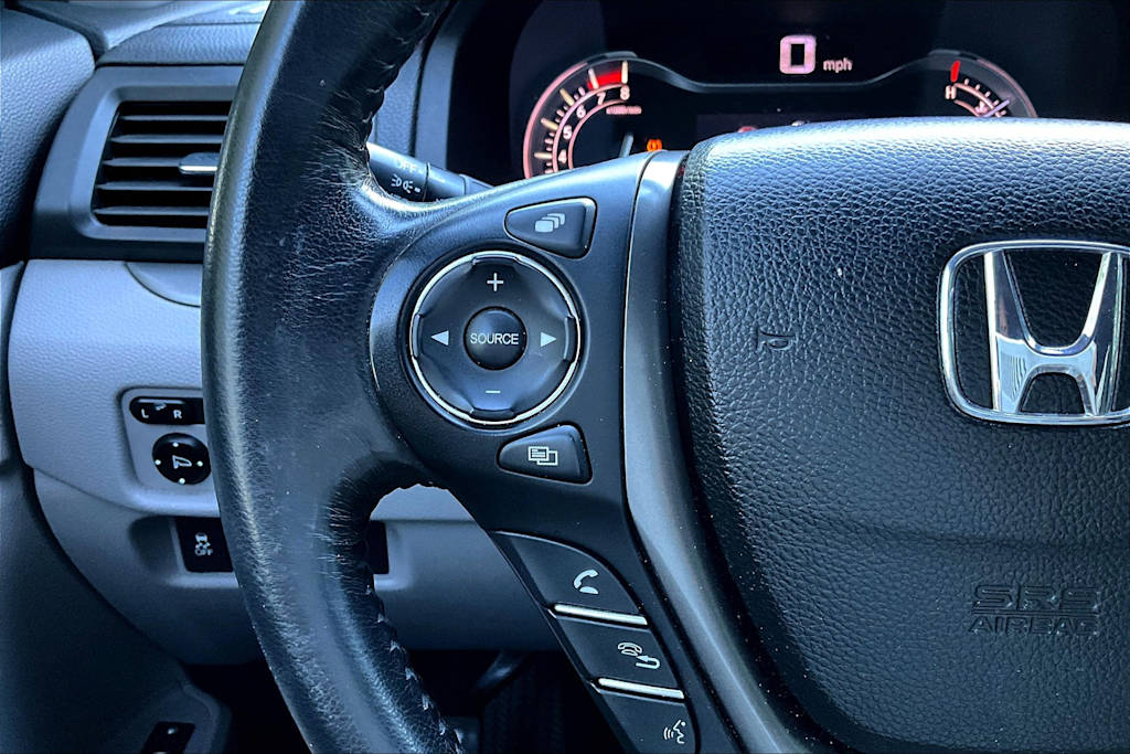 Thumbnail: 2017 Honda Pilot - 25