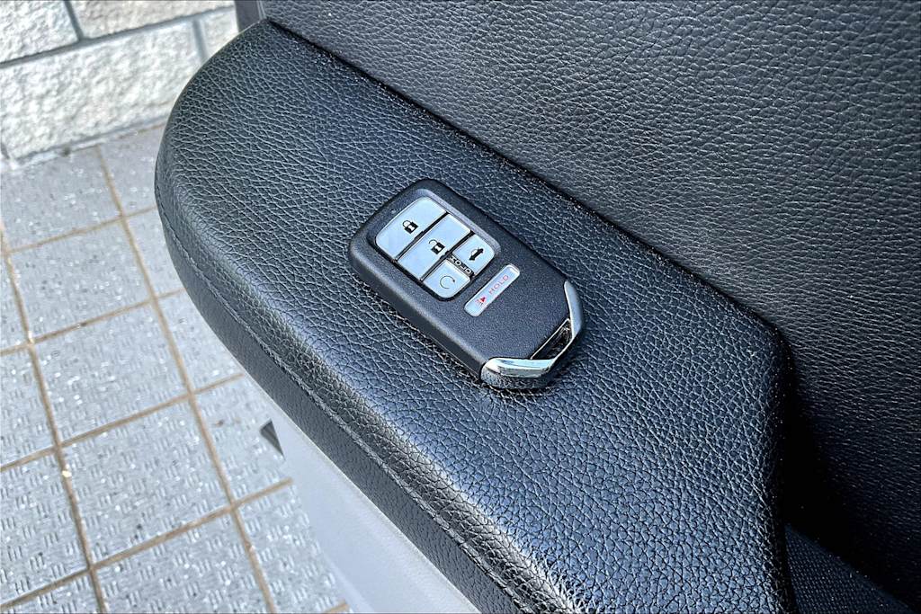 Thumbnail: 2017 Honda Pilot - 20