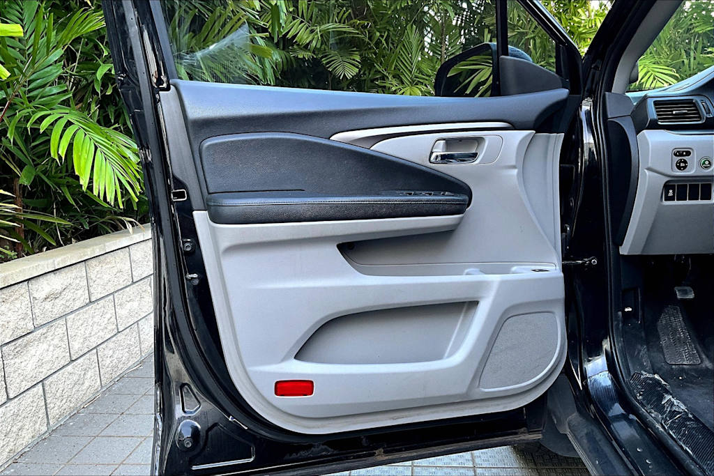 Thumbnail: 2017 Honda Pilot - 27