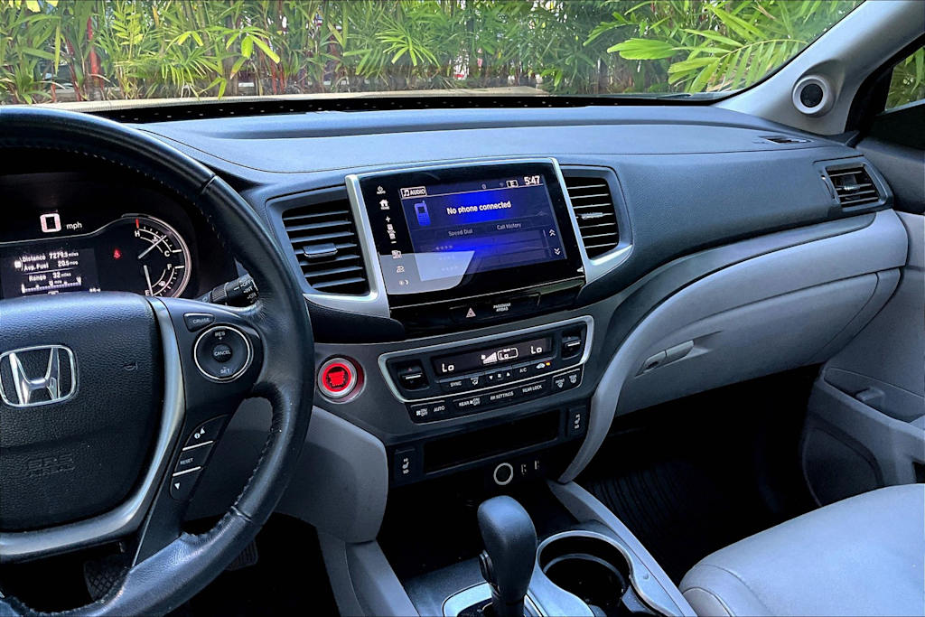 Thumbnail: 2017 Honda Pilot - 15