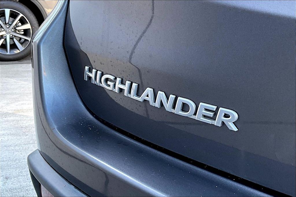 Thumbnail: 2016 Toyota Highlander - 7