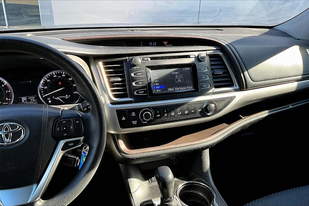 Thumbnail: 2016 Toyota Highlander - 15