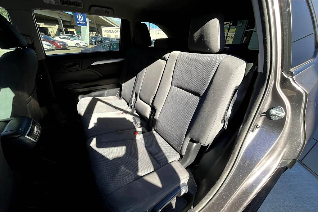 Thumbnail: 2016 Toyota Highlander - 29