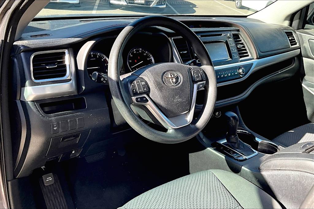 Thumbnail: 2016 Toyota Highlander - 2