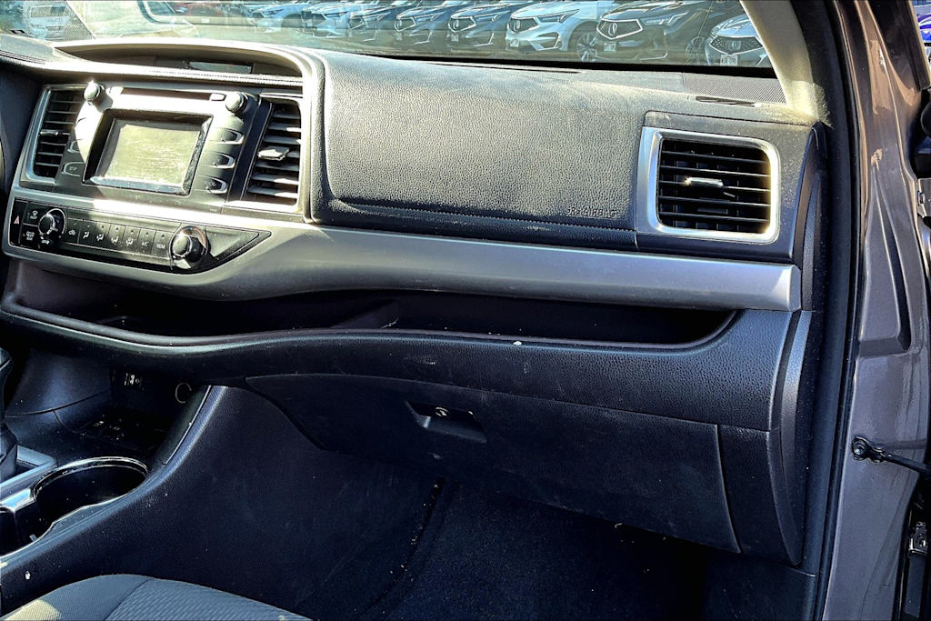 Thumbnail: 2016 Toyota Highlander - 23
