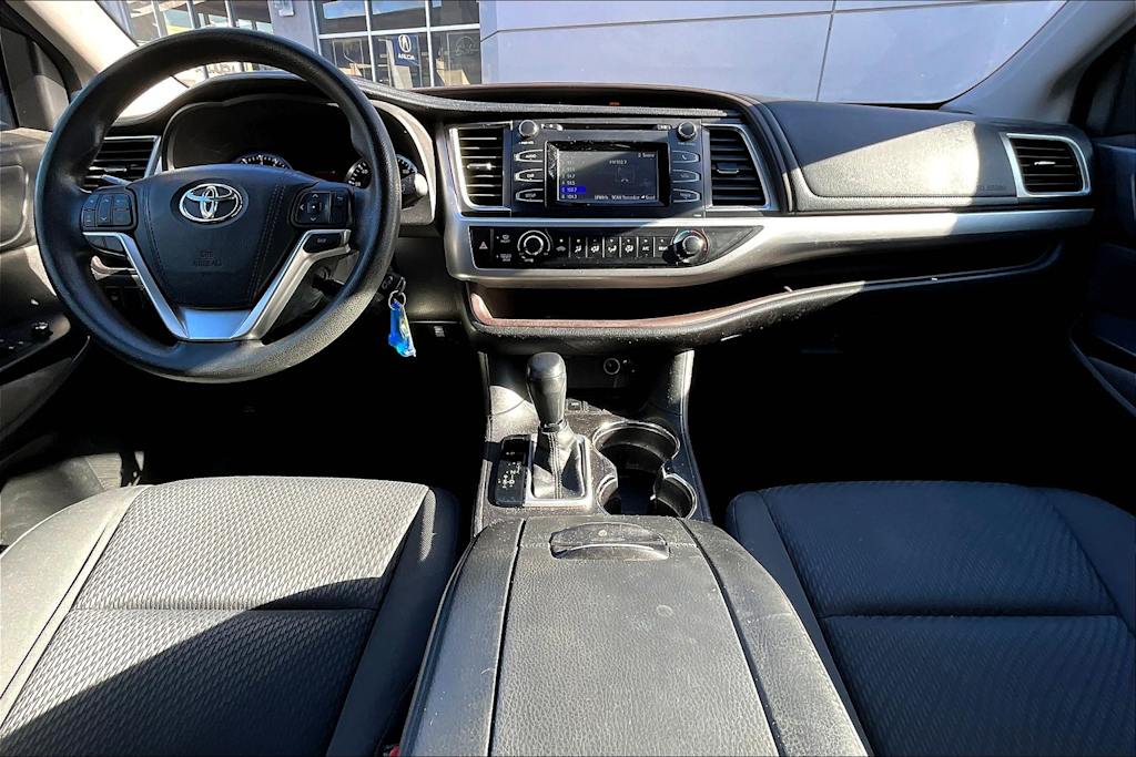 Thumbnail: 2016 Toyota Highlander - 10