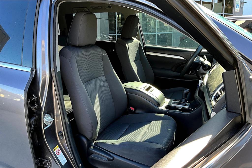 Thumbnail: 2016 Toyota Highlander - 12