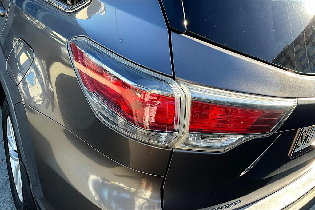 Thumbnail: 2016 Toyota Highlander - 32