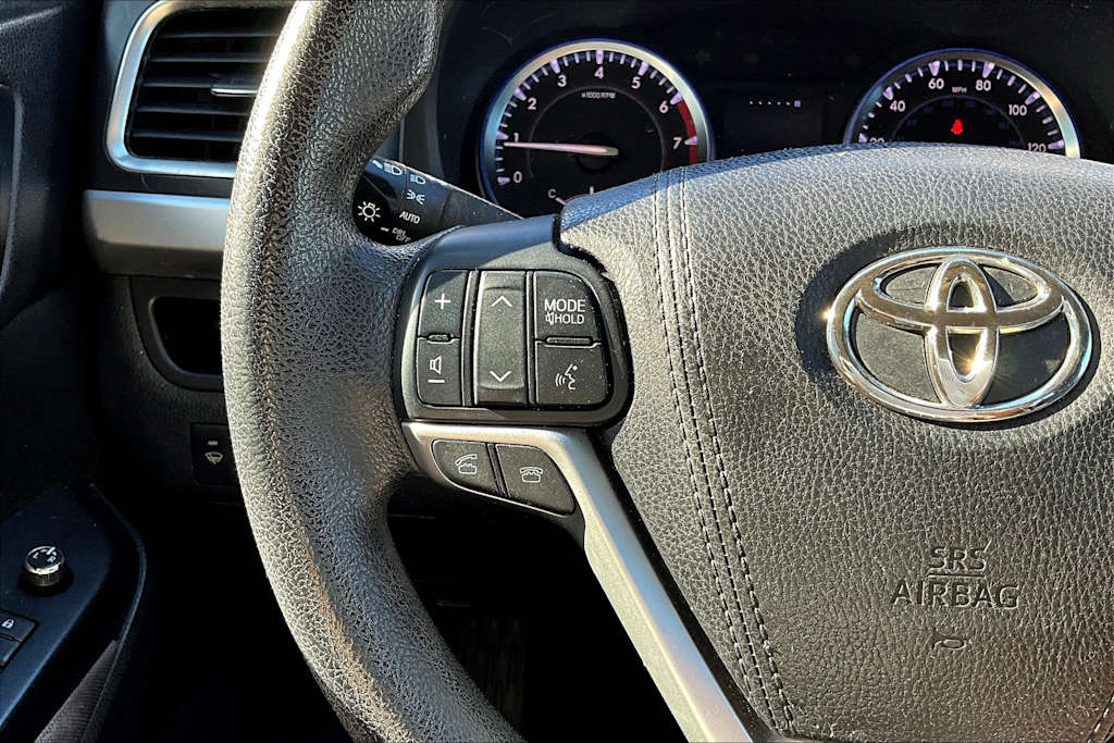 Thumbnail: 2016 Toyota Highlander - 24